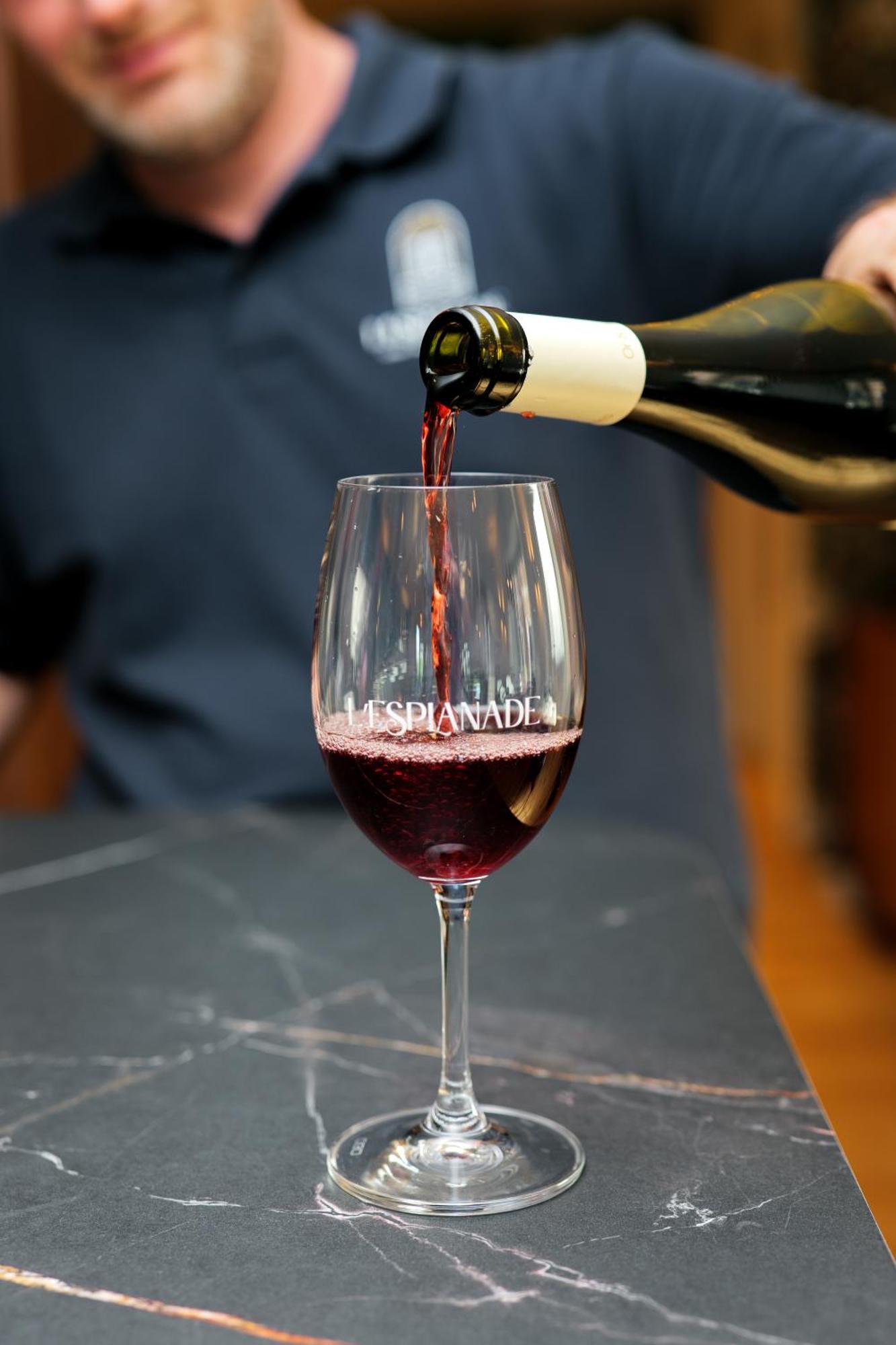 L'Esplanade Hotel Restaurant Bar A Vin Le Pellerin Ngoại thất bức ảnh