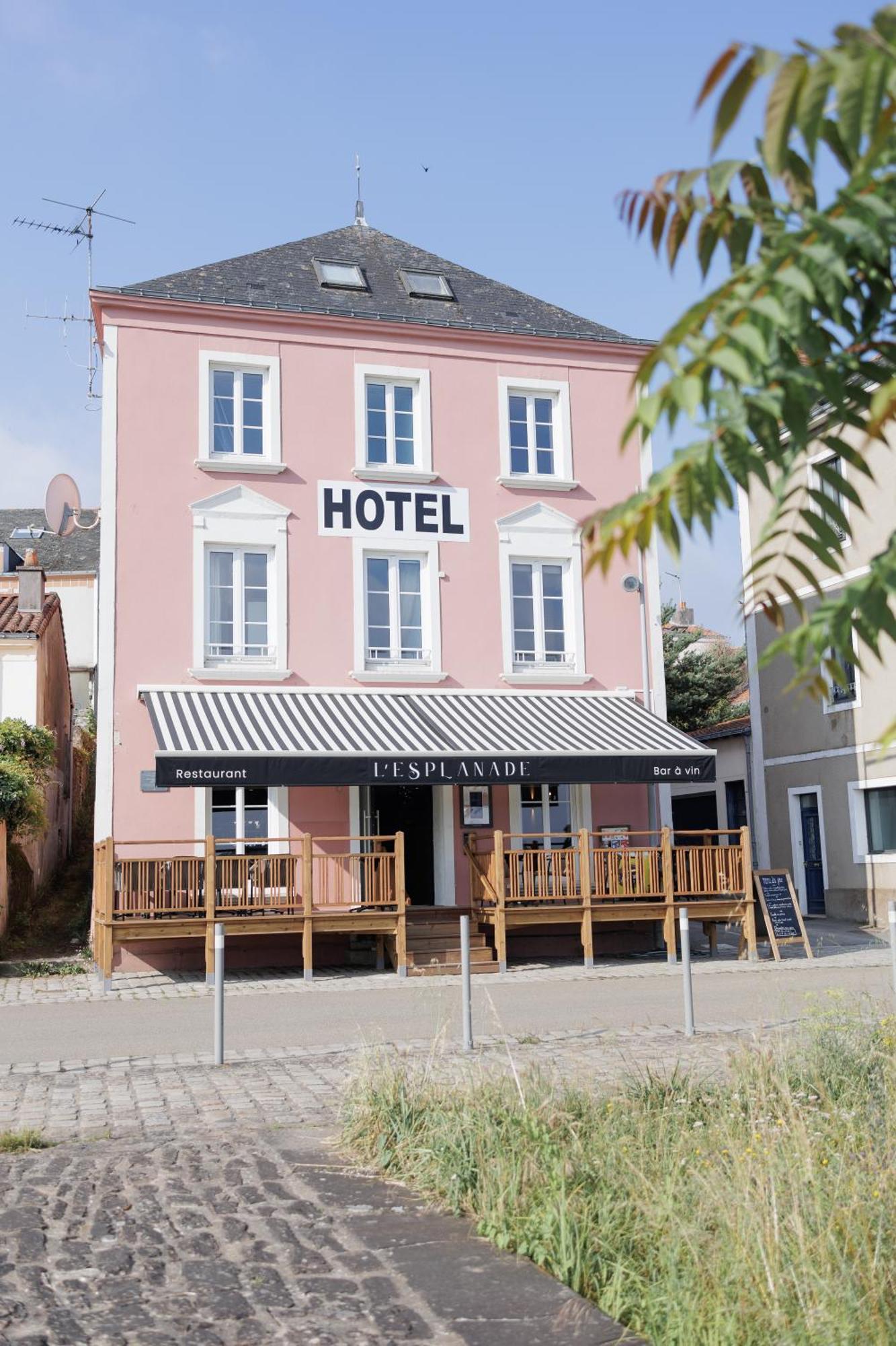 L'Esplanade Hotel Restaurant Bar A Vin Le Pellerin Ngoại thất bức ảnh